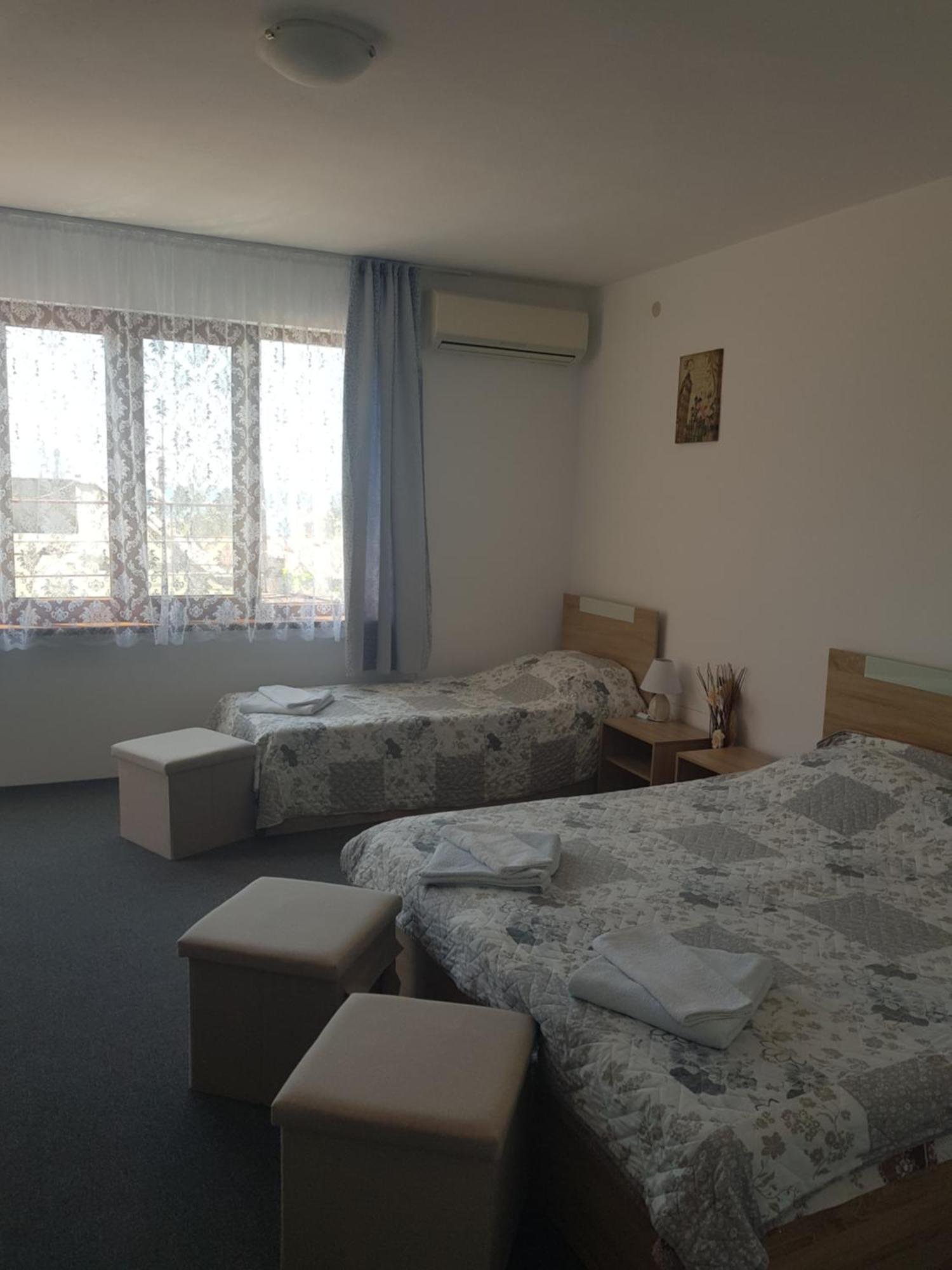 Guest Rooms Radost Balchik Exterior photo